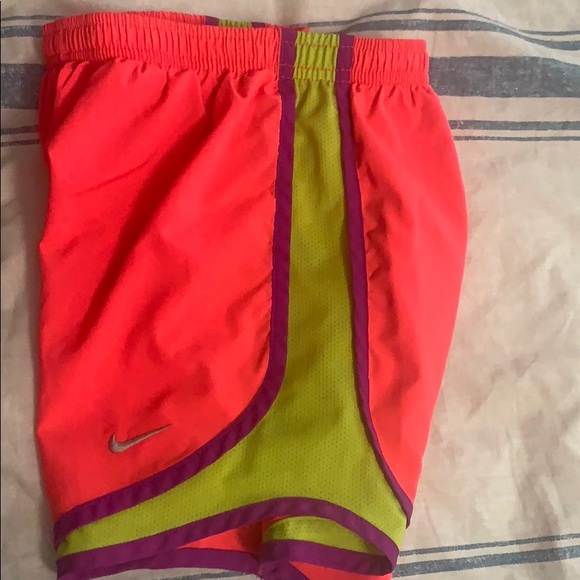 Women’s Nike Dri-Fit Shorts XS - Picture 7 of 8
